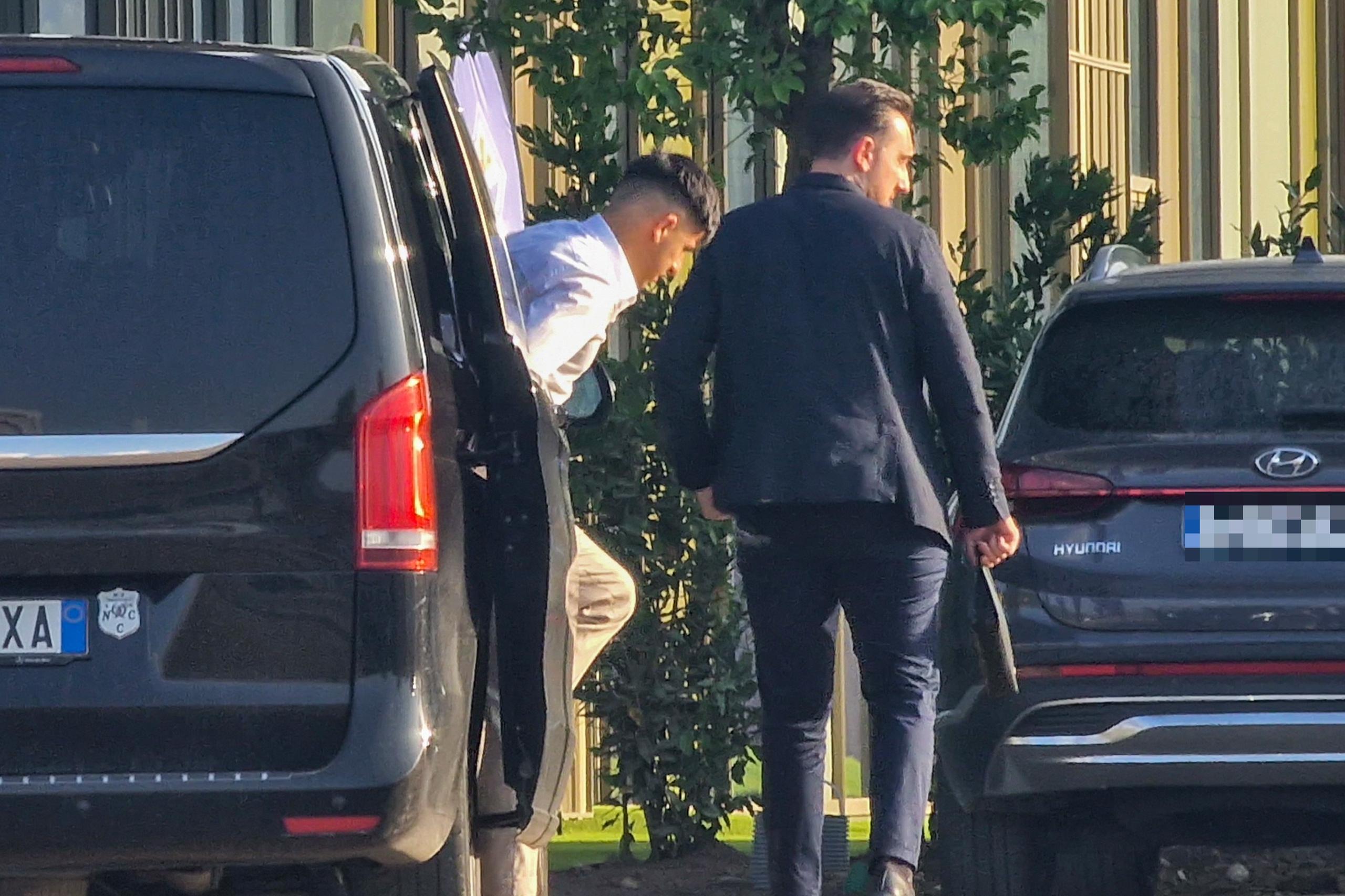 Fiorentina Parisi è arrivato al Viola Park visite mediche e firma del