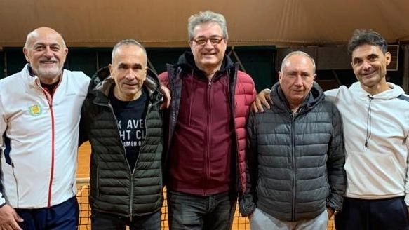 Il Forum Tennis di Forlì ha raggiunto un ottimo risultato al Trofeo Regionale Veterani di Tennis a squadre, arrivando alle semifinali. La compagine forlivese è stata sconfitta 2-0 dallo Sporting Club Sassuolo, che poi si è aggiudicato il titolo.
