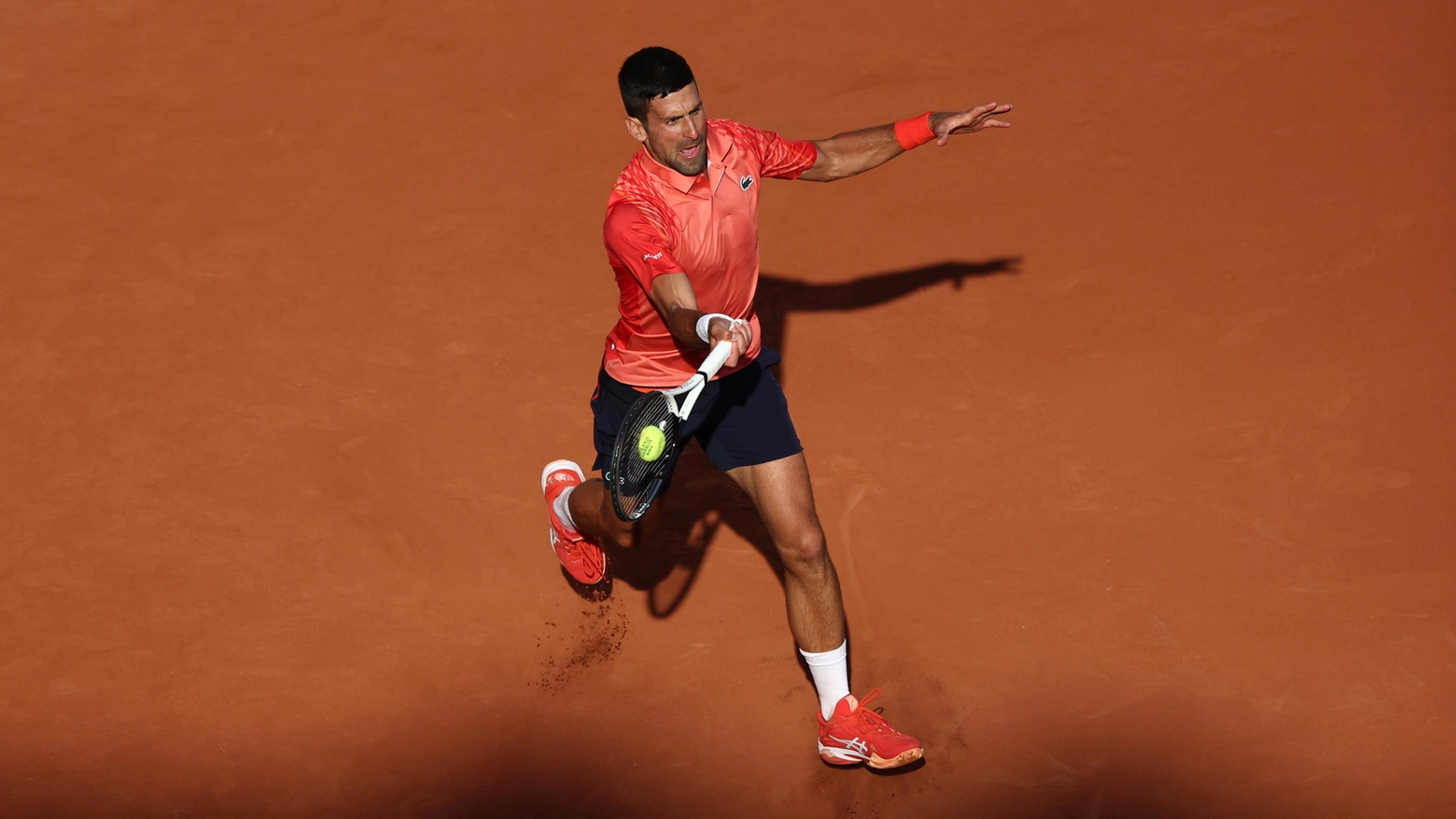 Roland Garros, Djokovic alla 45esima semifinale slam: “Alcaraz mi ricorda Nadal”