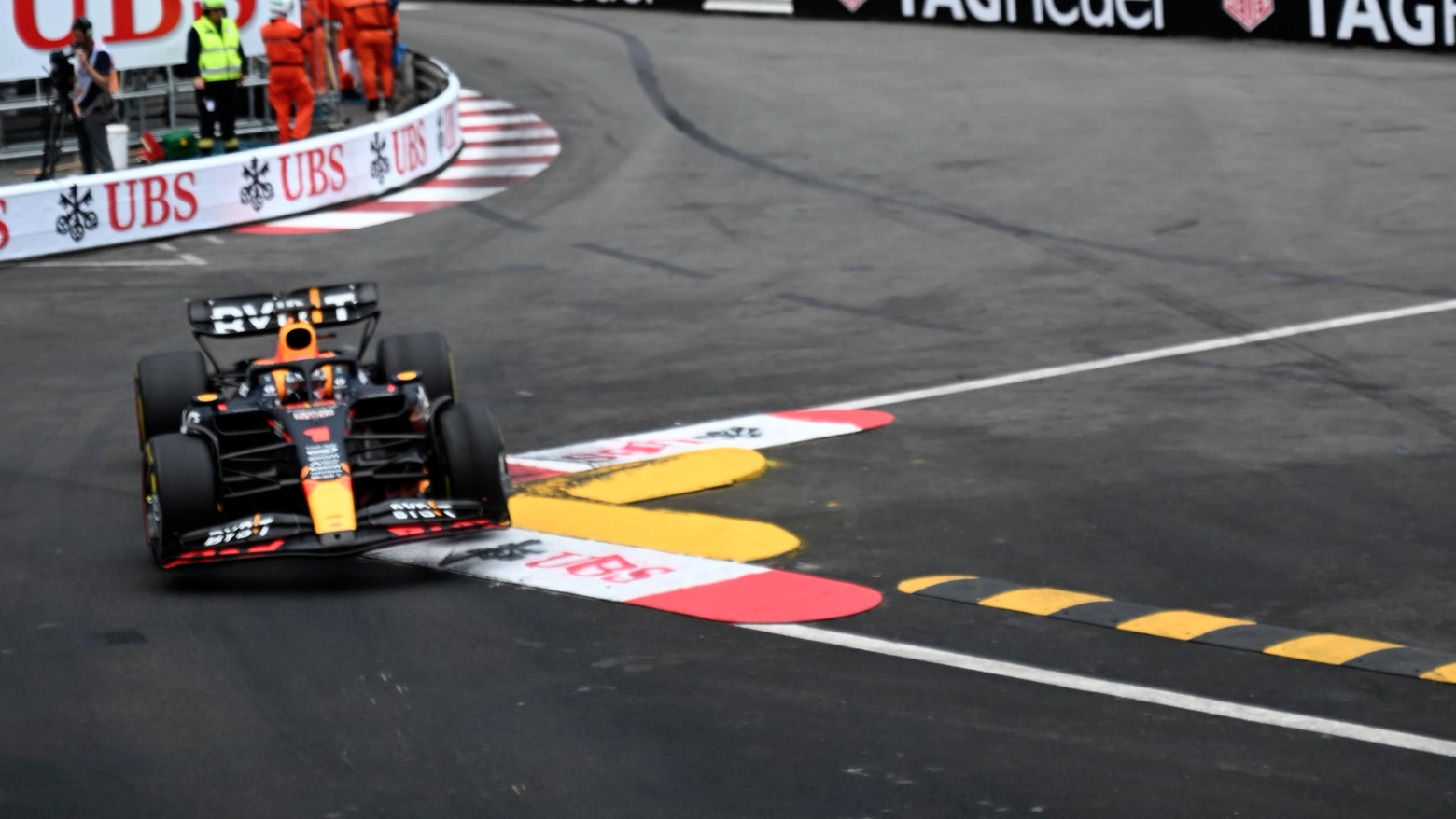 F1 oggi live, Gp di Monaco 2023: Verstappen vince dopo il caos pioggia. Secondo Alonso, poi Ocon. Leclerc sesto, Sainz ottavo