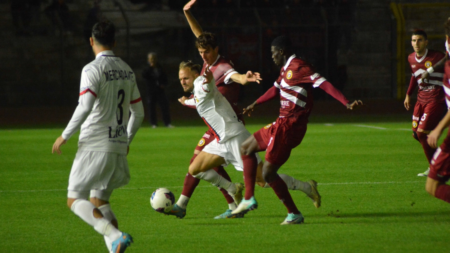 Arezzo che vittoria nel finale Gubbio ko 1 0 apoteosi al