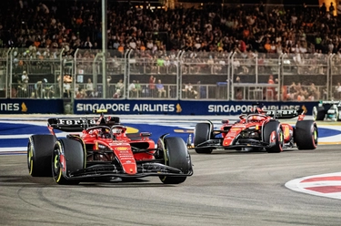 F1 Gp Singapore live: Sainz vince dopo un finale pazzesco, tripudio Ferrari. Norris e Hamilton sul podio