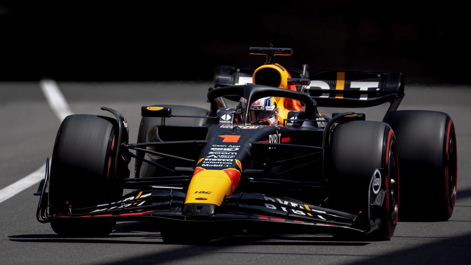 F1, Gp di Monaco: Verstappen in pole position. Leclerc penalizzato: partirà sesto. La griglia di partenza