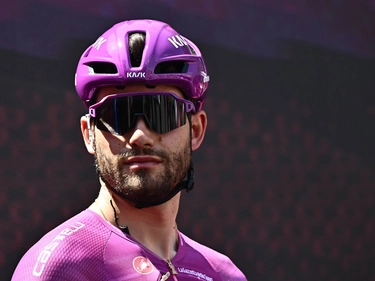 Ciclismo, Ganna si ferma: "Non sto bene: devo rinunciare al Giro di Svizzera"