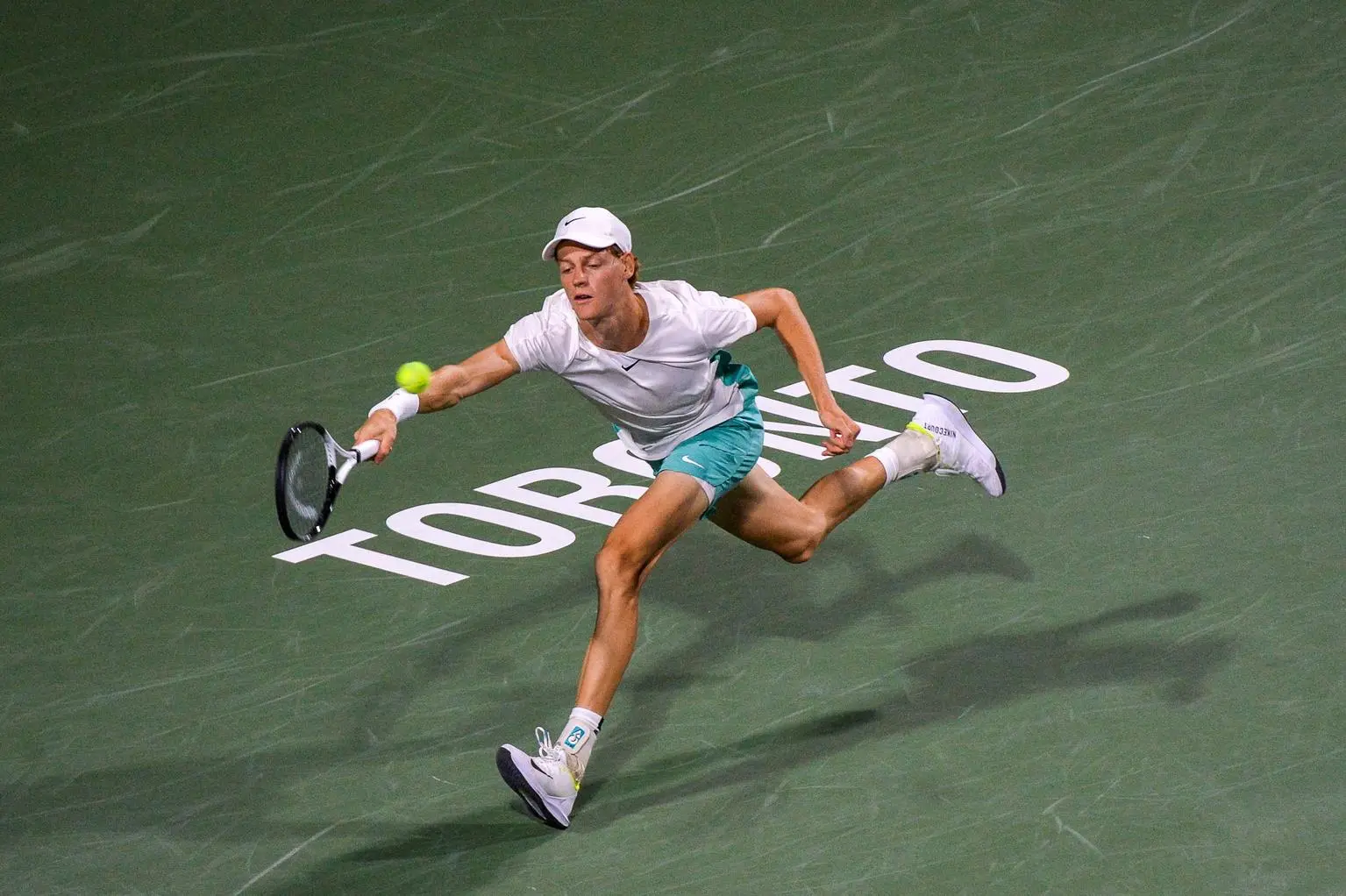 Tennis, Sinner batte Monfils e accede alla semifinale del Masters 1000 di Toronto