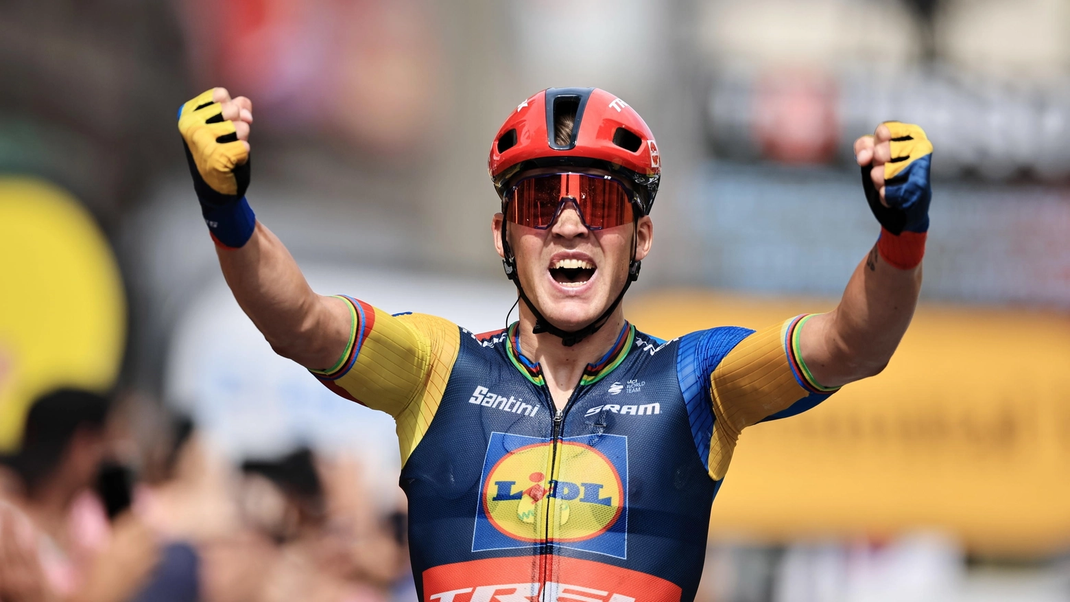 Mads Pedersen vince l'ottava tappa del Tour 2023 (Ansa)