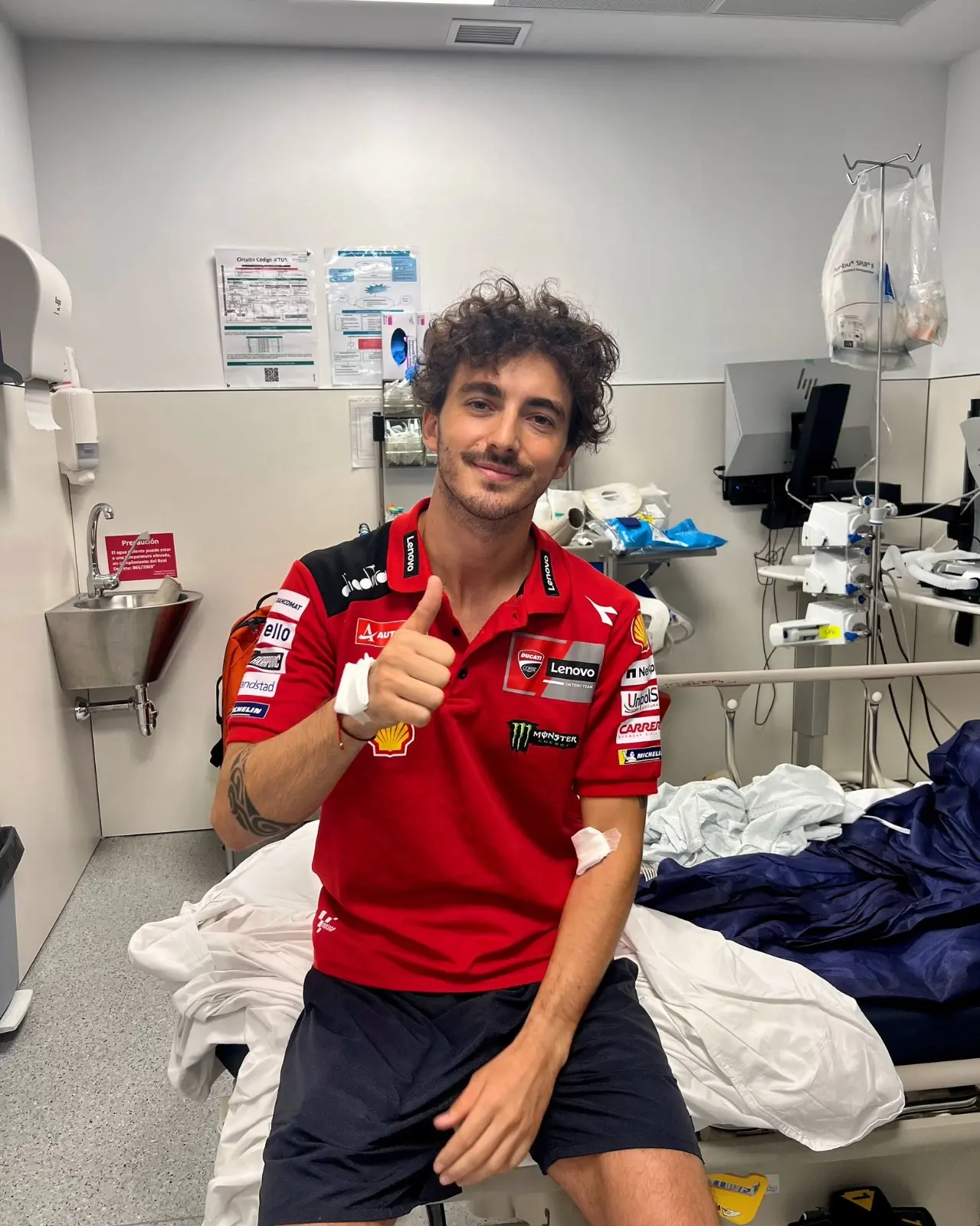 Come sta Bagnaia dopo l’incidente in Catalogna: ultime notizie. “No fratture”. Pecco: “Oggi posso solo dire grazie”