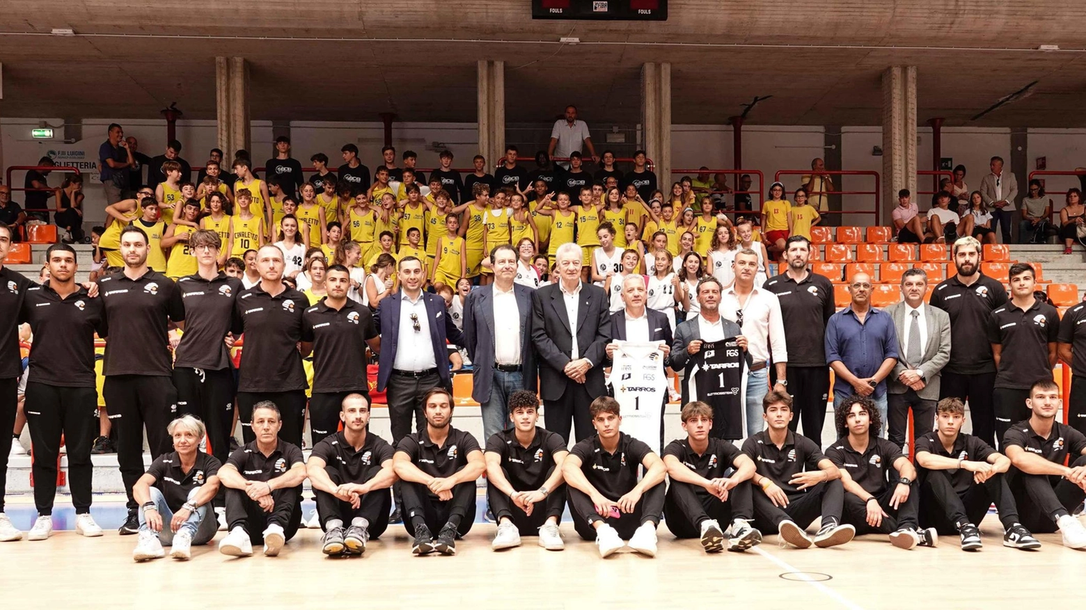 Spezia Basket Tarros parte con entusiasmo. La passerella con le autorità al PalaSprint