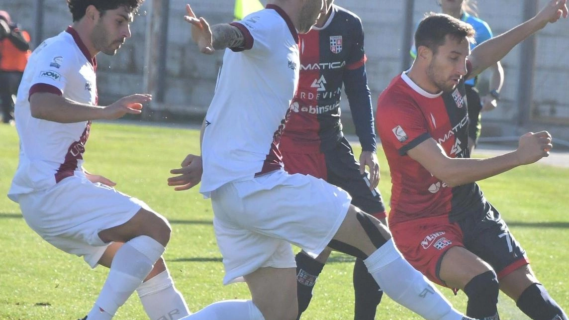 Arezzo rimonta e beffa. La Torres passa nel finale. Gaddini e