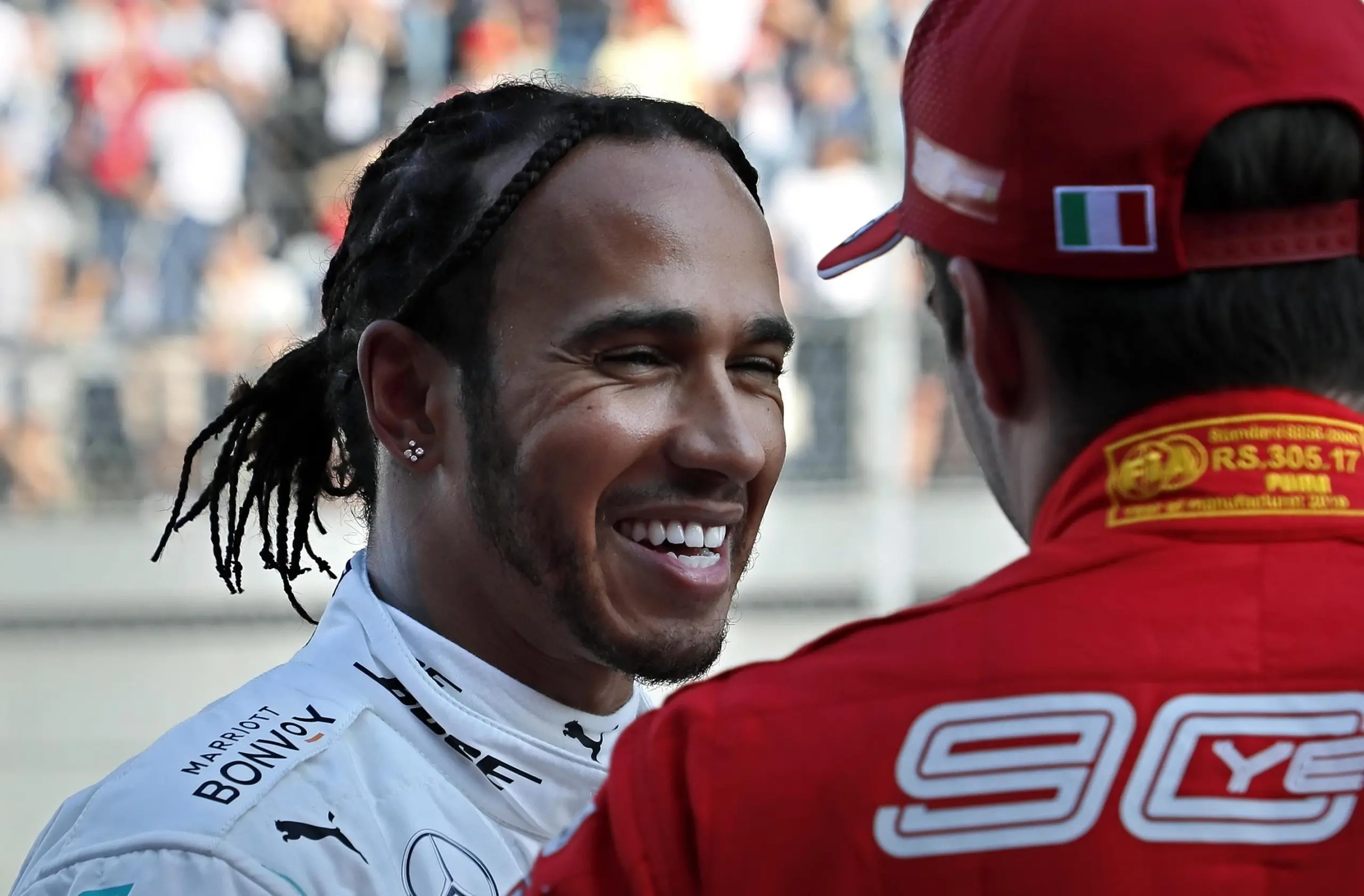 Lewis Hamilton: dall’infanzia difficile ai trionfi. E il suo cane guadagna 700 euro al giorno