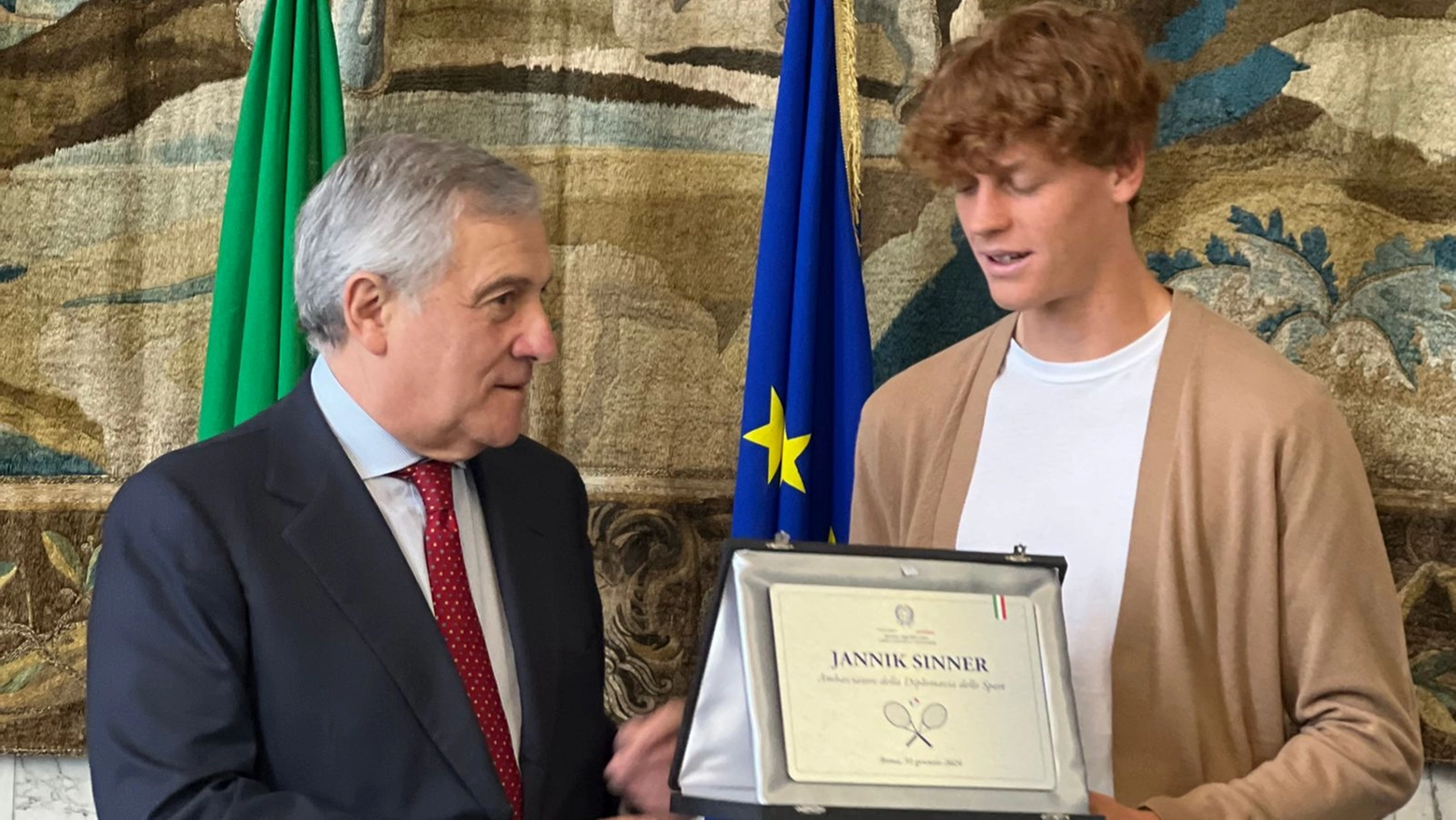 Jannik Sinner nominato da Tajani ambasciatore dello sport nel mondo