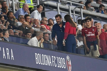 Salvini allo stadio per Bologna Milan, in tribuna con Bignami e Bernini