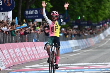 Giro d'Italia 2023, tappa 8: impresa di Healy a Fossombrone. Ordine d'arrivo e classifica generale