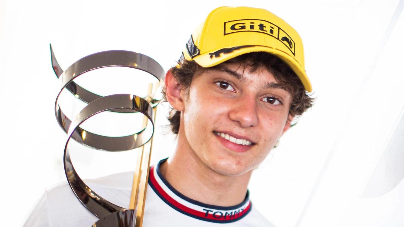 Il diciottenne bolognese cresciuto nell’Academy tedesca farà la Formula 2: "Sarà dura, ma me la giocherò". È amico di Rossi: "Organizziamo insieme le gare di kart, mi ispiro ad Ayrton che era una grande persona".