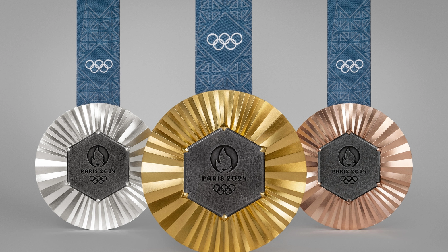 Al centro dei premi che saranno assegnati a chi salirà sul podio alle Olimpiadi pezzi della prima versione del monumento simbolo di Parigi