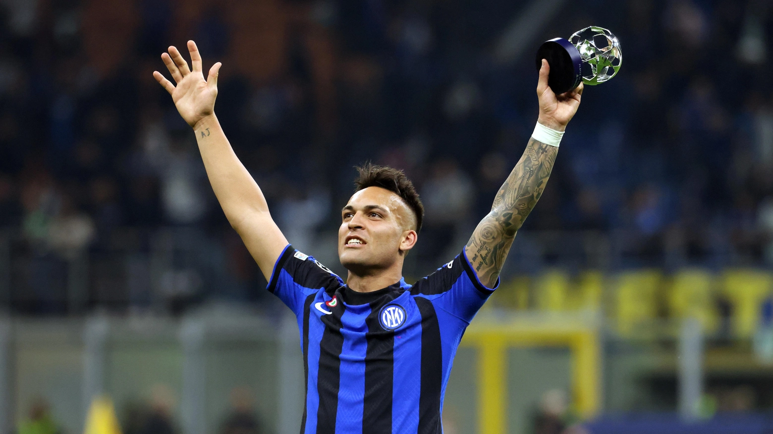 Lautaro Martinez segna e manda l’Inter in finale: “Sono felicissimo. Ringrazio la mia famiglia”