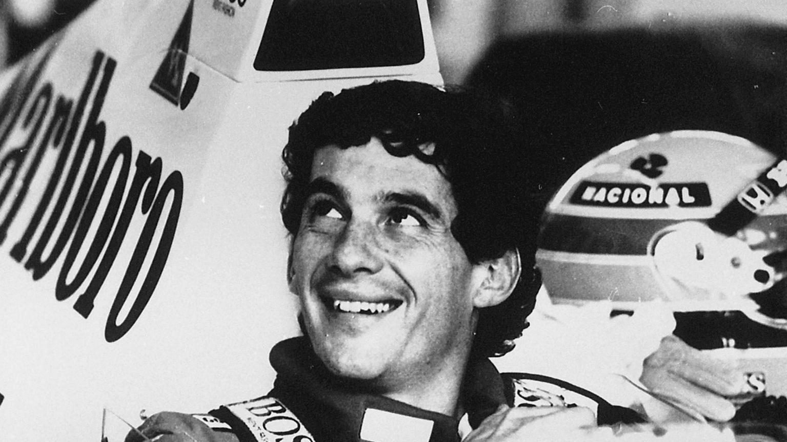 Senna, la leggenda tra aneddoti e immagini. L’omaggio al campione scomparso 30 anni fa