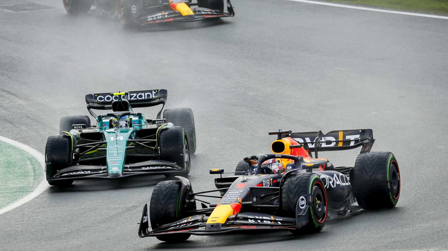 Verstappen davanti ad Alonso e Perez