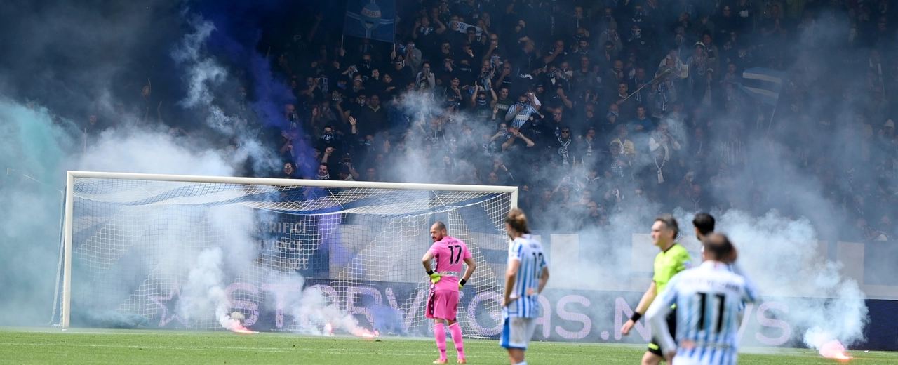 Spal retrocessa, la delusione dei biancazzurri a fine match col Parma (foto Businesspress)