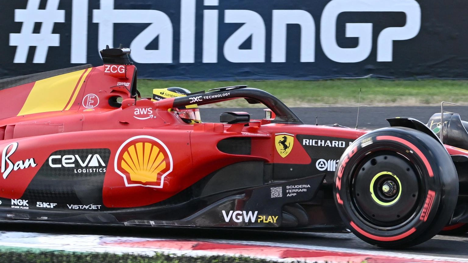 Monza, Ferrari entusiasta, Sainz beffa Verstappen nella F1