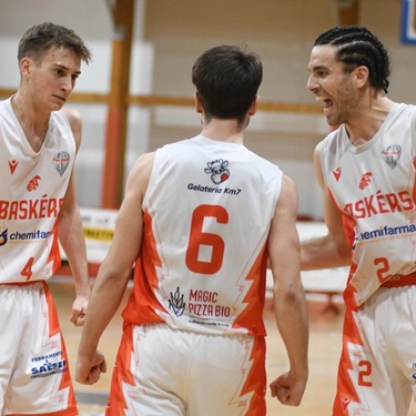 Basket serie C. Stesa la capolista: i Baskérs vanno ai playoff