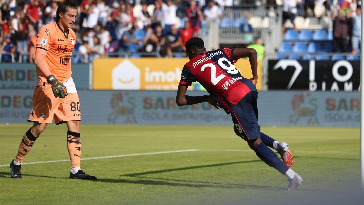 Calcio: Cagliari, corsa a cinque per sostituire Makoumbou