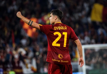 Il rigore di Dybala regala l'Europa League alla Roma, Spezia battuto 2-1