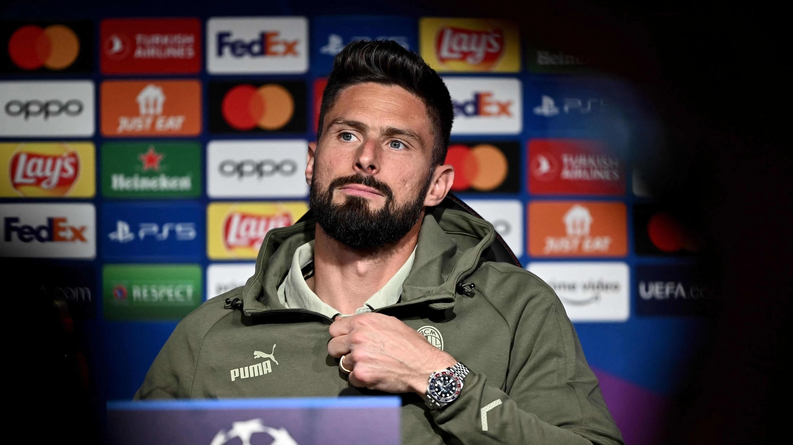 Olivier Giroud in conferenza stampa prima dell'andata dell'euroderby Milan-Inter