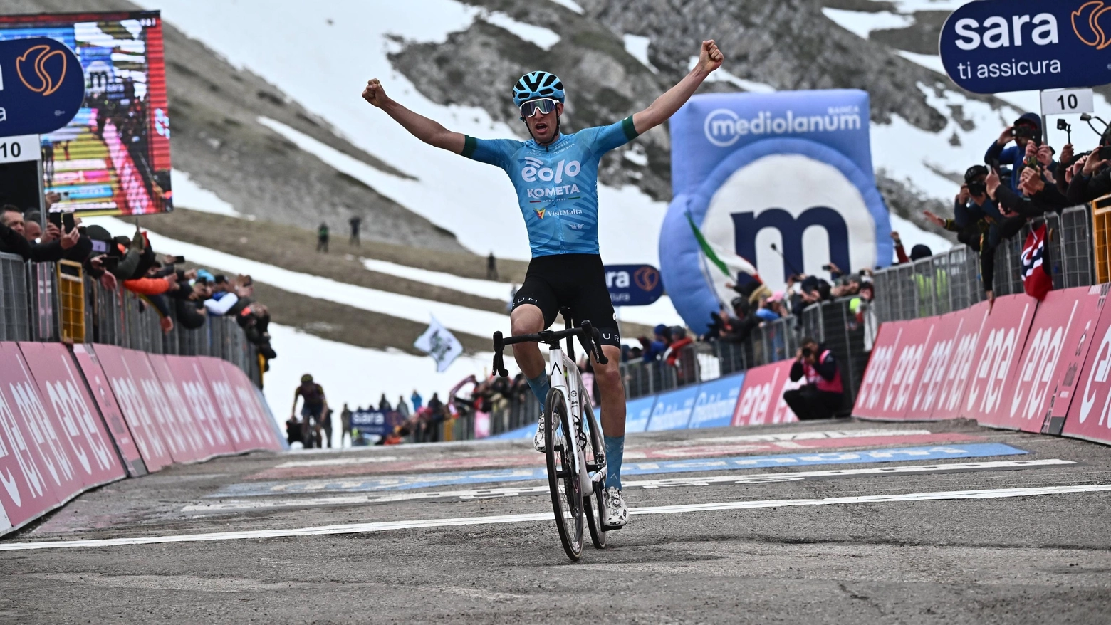 Giro d'Italia 2023, tappa 7: Bais trionfa a Campo Imperatore. Ordine d'arrivo e classifica generale