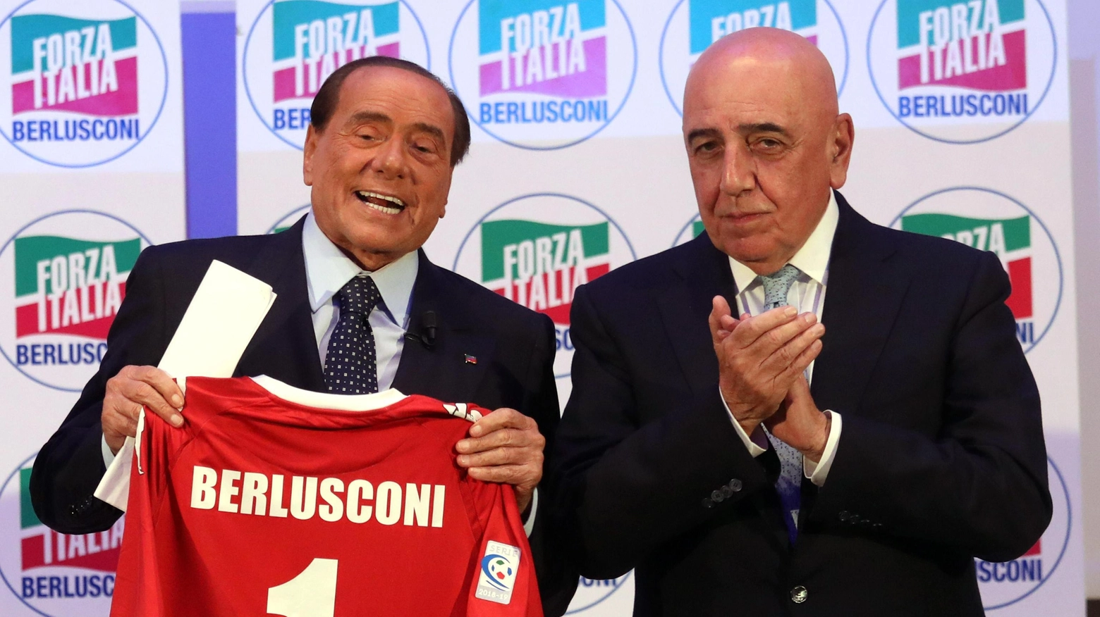 Adriano Galliani, ex dirigente di Silvio Berlusconi, potrebbe tornare in politica. Intanto, il Monza Calcio si prepara per una ripresa di lavoro a luglio con l'obiettivo di raggiungere i soliti alti livelli voluti da Berlusconi.