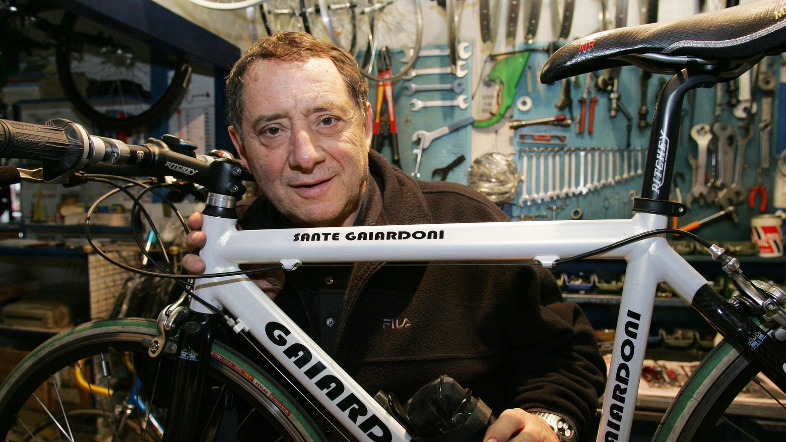 Sante Gaiardoni si era trasferito presto per correre a Milano e aveva anche aperto un negozio di bici punto di riferimento per gli appassionati