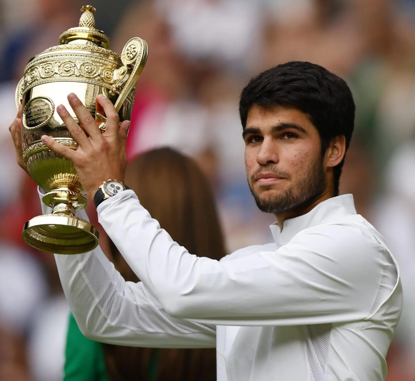 Alcaraz, un re in erba. Carlos fa piangere Nole Nuova era a Wimbledon