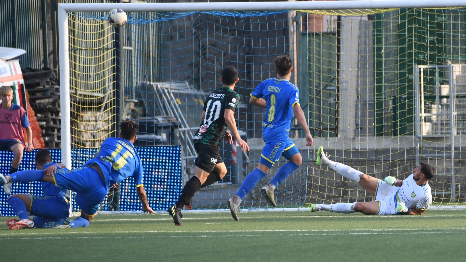Carrarese-Pontedera, il gol di Benedetti (Delia)