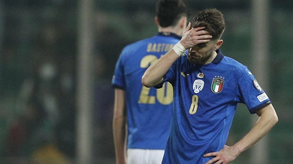 La disperazione di Jorginho dopo il ko che condanna l’Italia a saltare i mondiali
