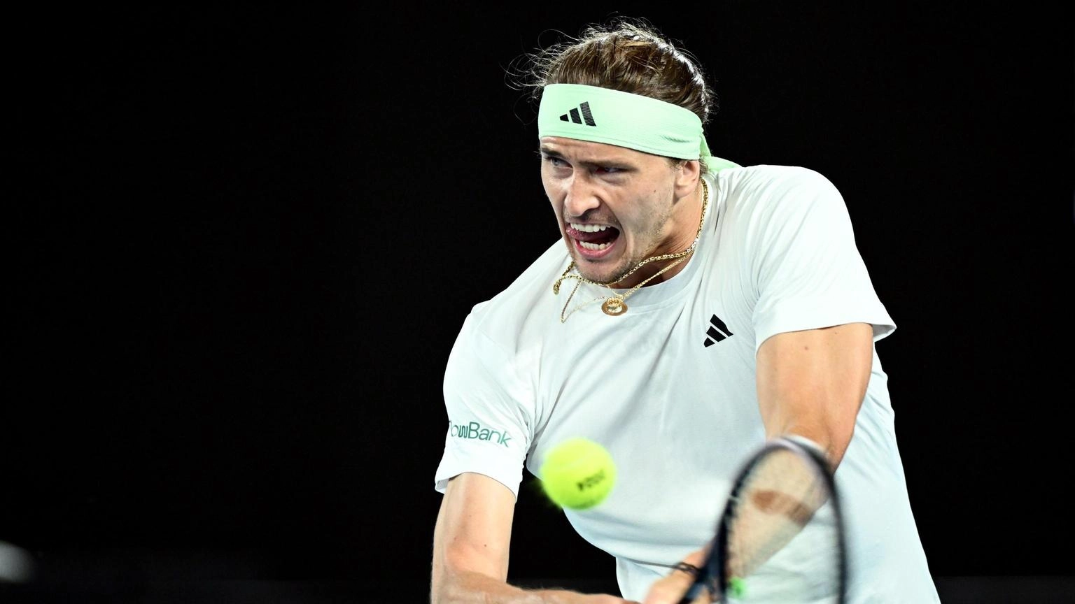 Australian Open: Alcaraz cede in 4 set, Zverev in semifinale