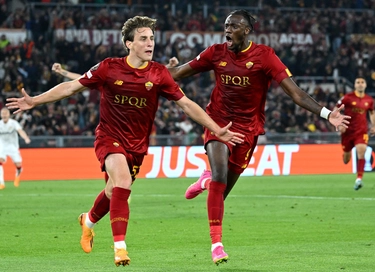 Il gol di Bove regala il successo all'Olimpico, la Roma vince 1-0