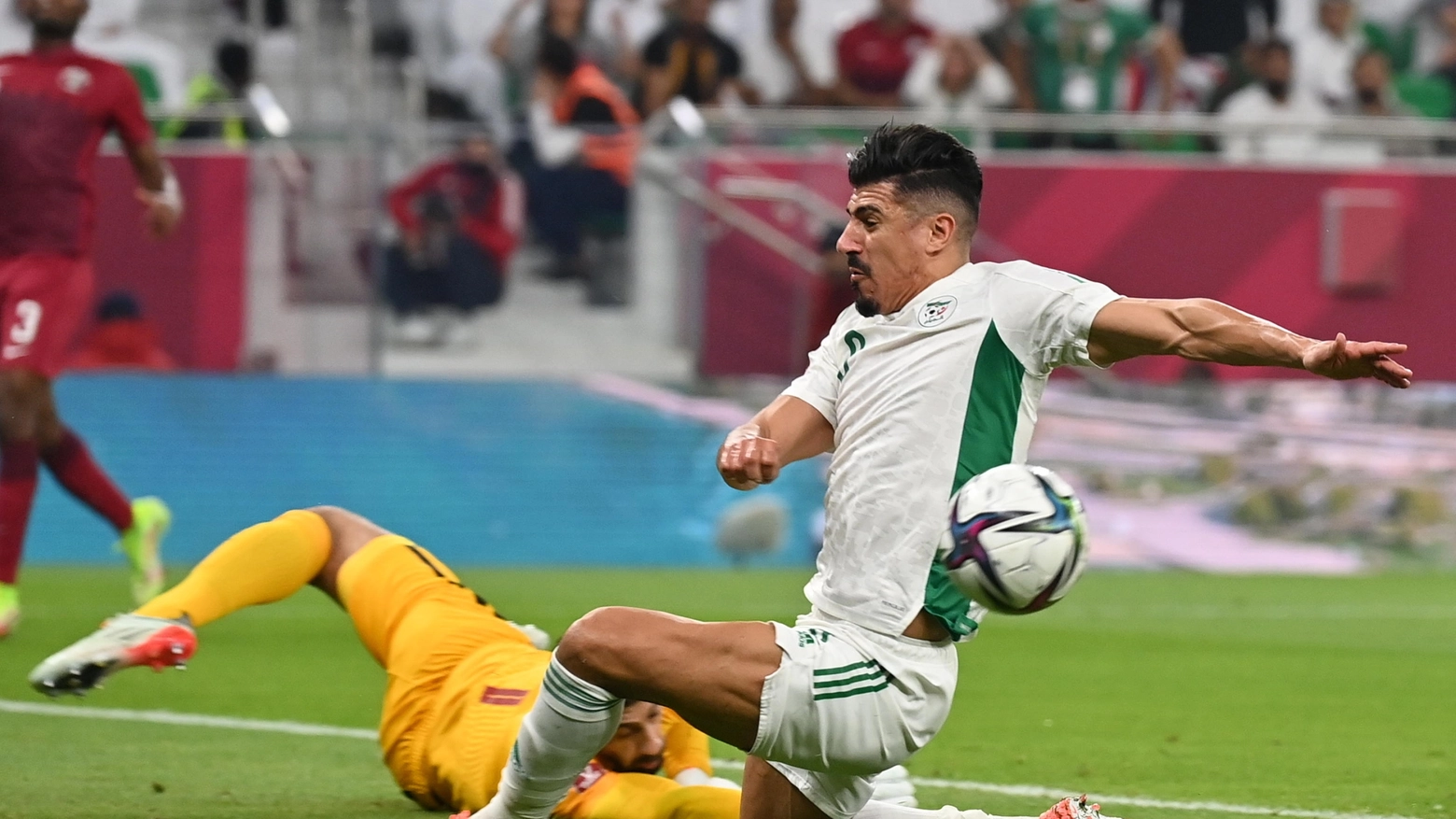 Baghdad Bounedjah, Algeria, ha sfiorato il gol del possibile 1-1 contro la Mauritania