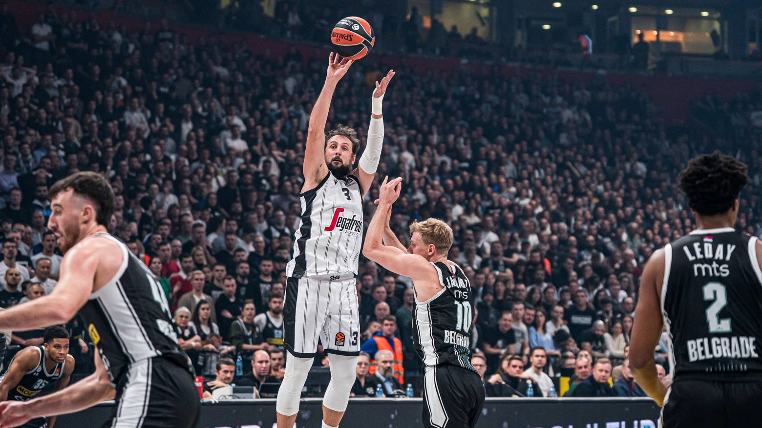 Virtus batte Partizan: un momento della partita