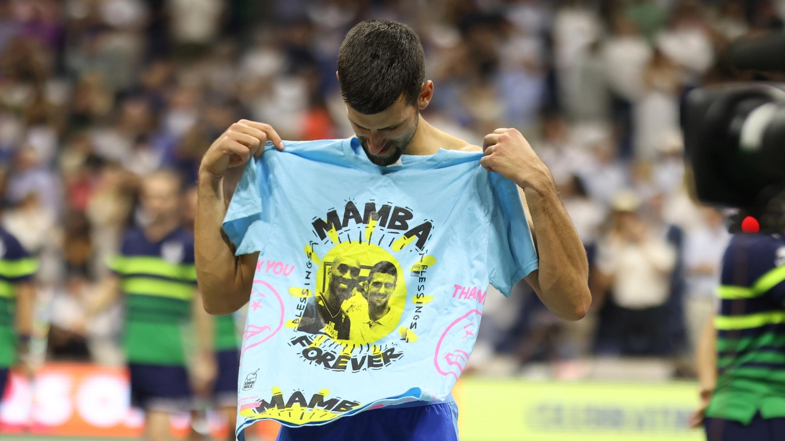 Djokovic con la maglia celebrativa in rocordo di Kobe Bryant