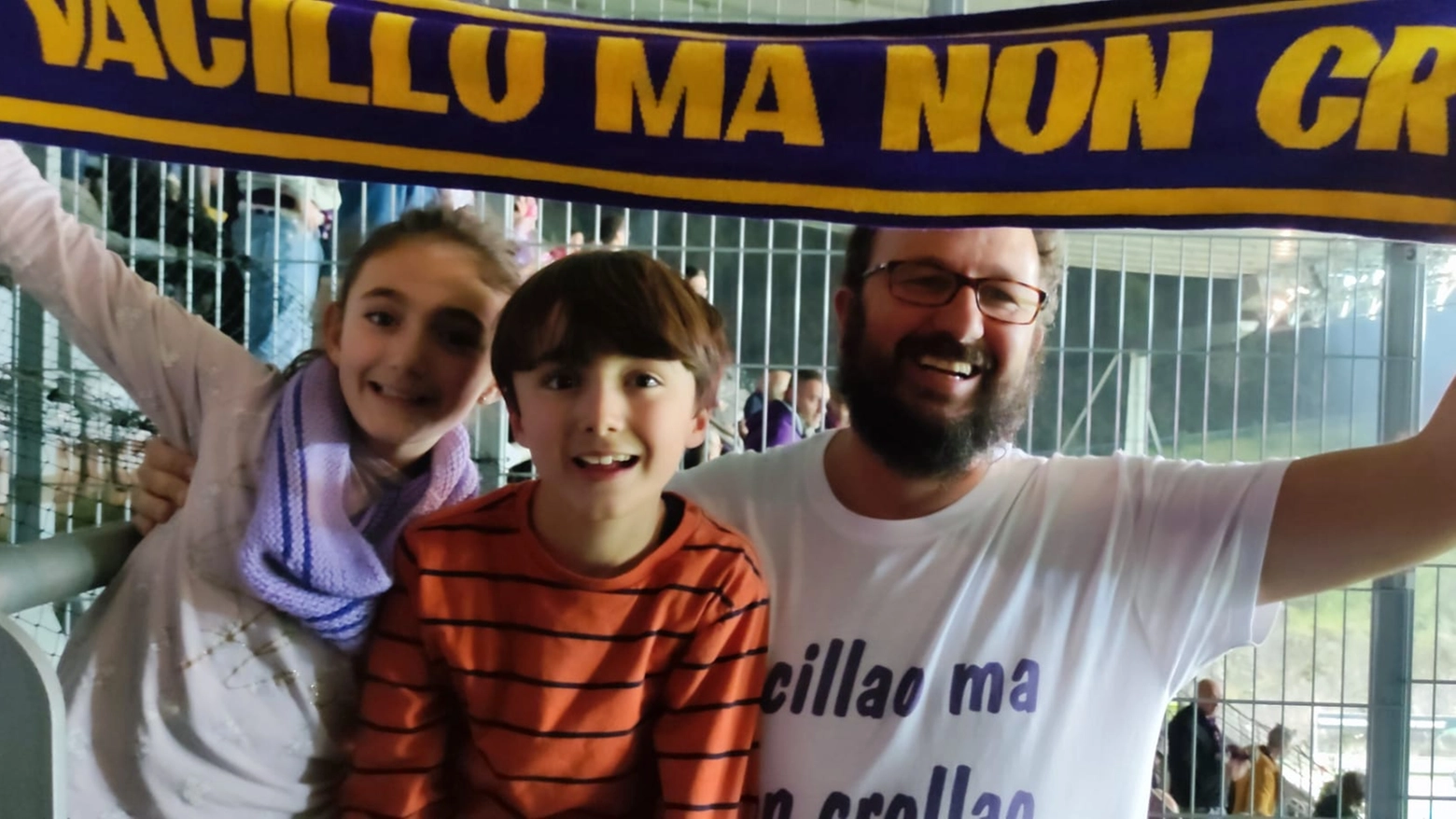 Luca Moraldi con due dei suoi figli allo stadio a tifare Fiorentina