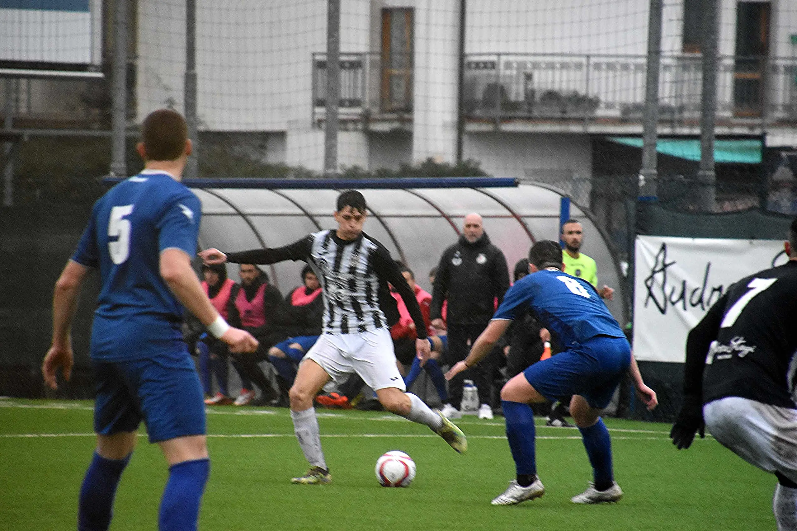 Calcio, un messaggio di pace dal Torneo di Viareggio - intoscana