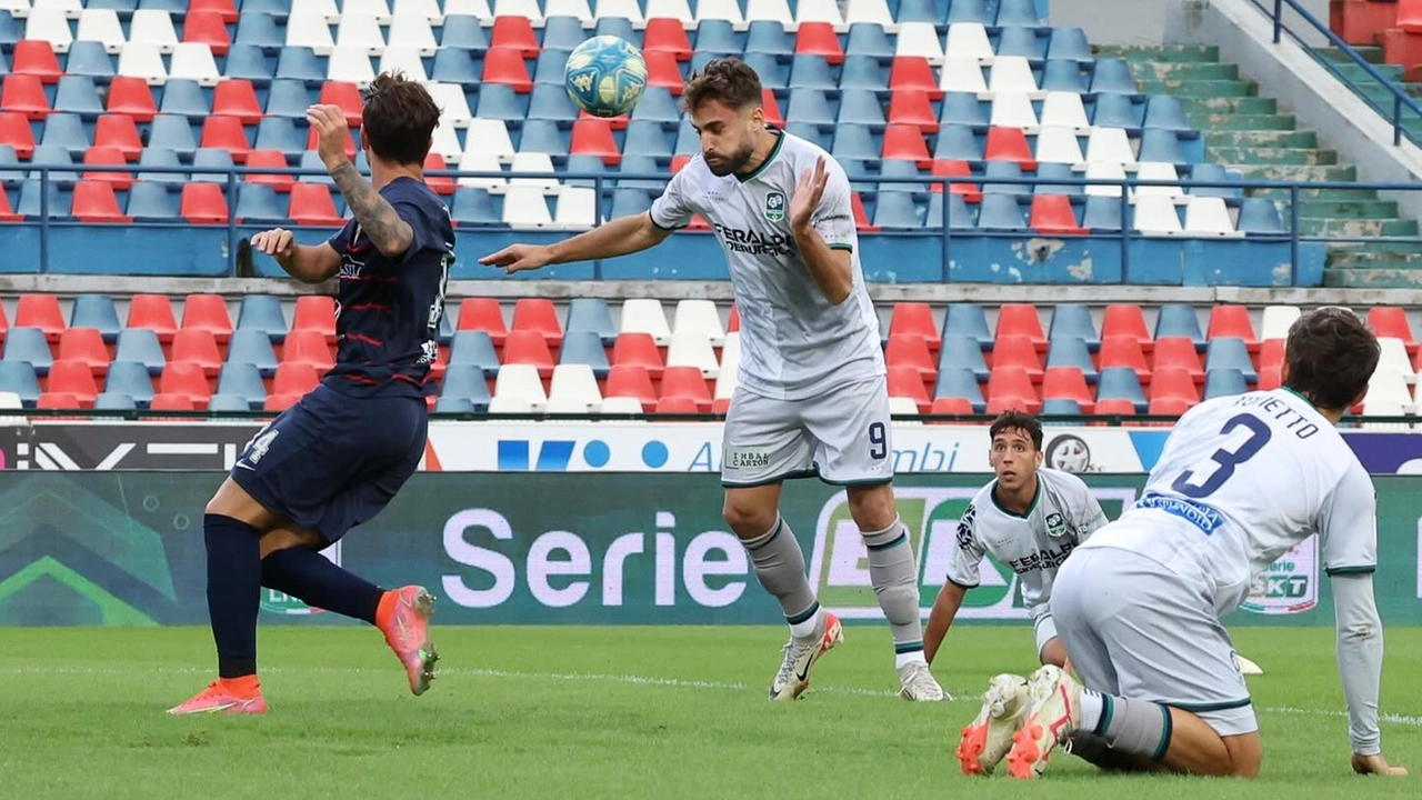 La squadra di Zaffaroni rimonta lo svantaggio e nel finale sfiora il colpaccio con Hergheligiu che centra la traversa. Una buona prova in prospettiva salvezza