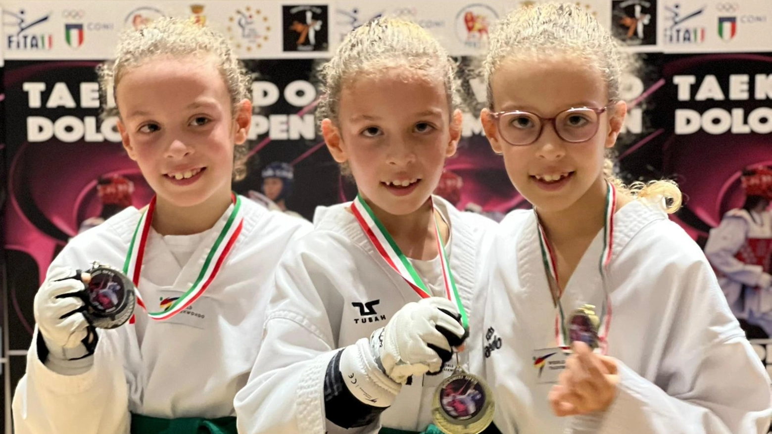 Tre gemelle di 8 anni conquistano oro, argento e bronzo nel Taekwondo (Ansa)
