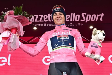 Evenepoel lascia il Giro d’Italia a causa del Covid. La nuova classifica generale