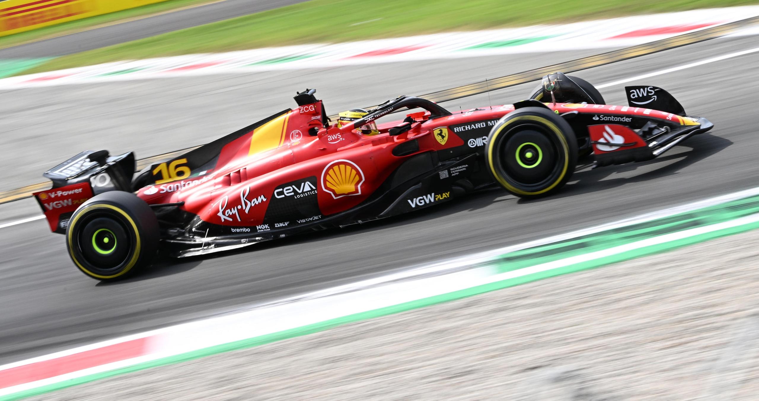 F1 Oggi, Le Ferrari Volano Nelle Libere A Singapore. FP2: Sainz Davanti ...