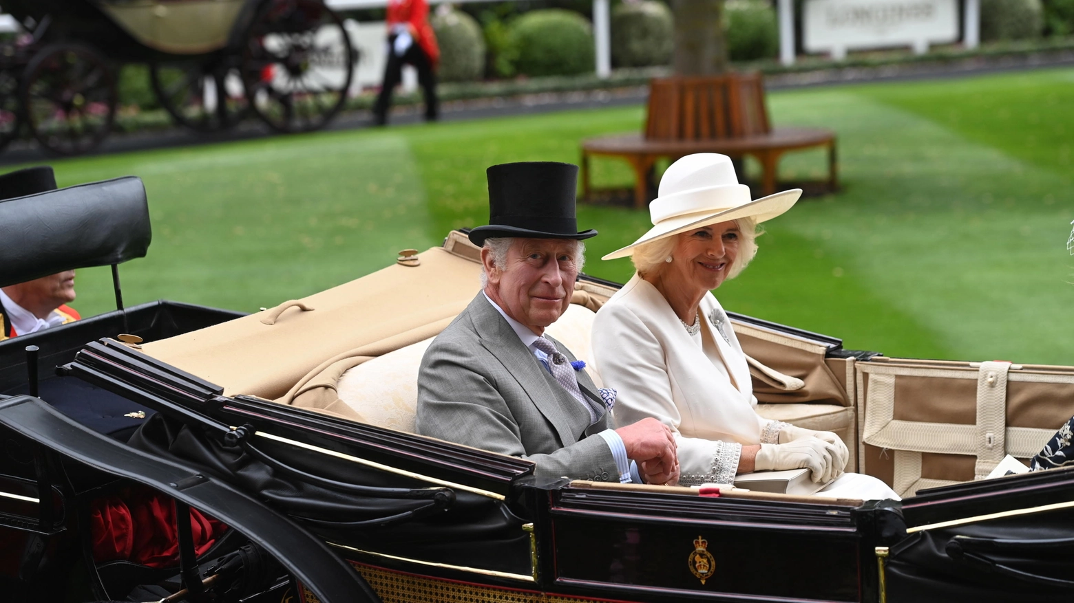 L'arrivo ad Ascot di Re Carlo e la Regina Camilla