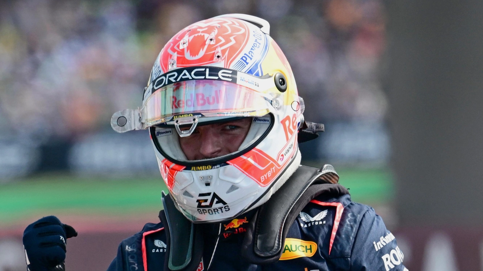 F1, Verstappen vince anche a Silverstone