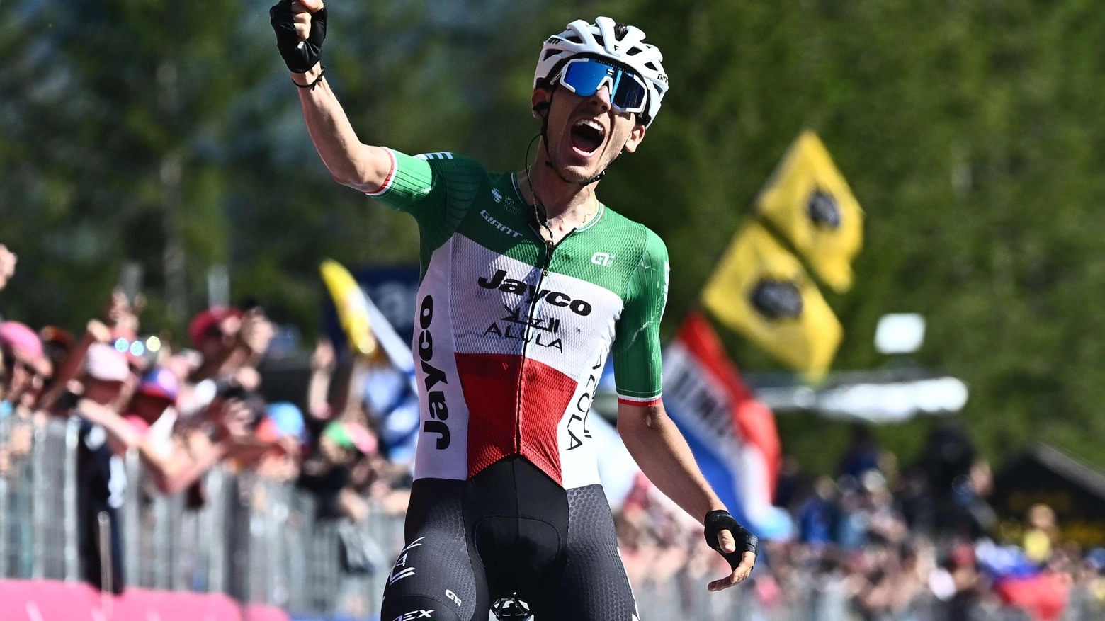 Giro d'Italia 2023, tappa 18: impresa di Zana in Val di Zoldo. Ordine d'arrivo e classifica generale