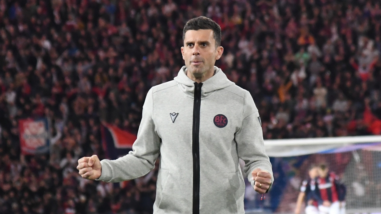 La gioia dell'allenatore del Bologna Thiago Motta dopo la vittoria contro l'Atalanta (foto Schicchi)