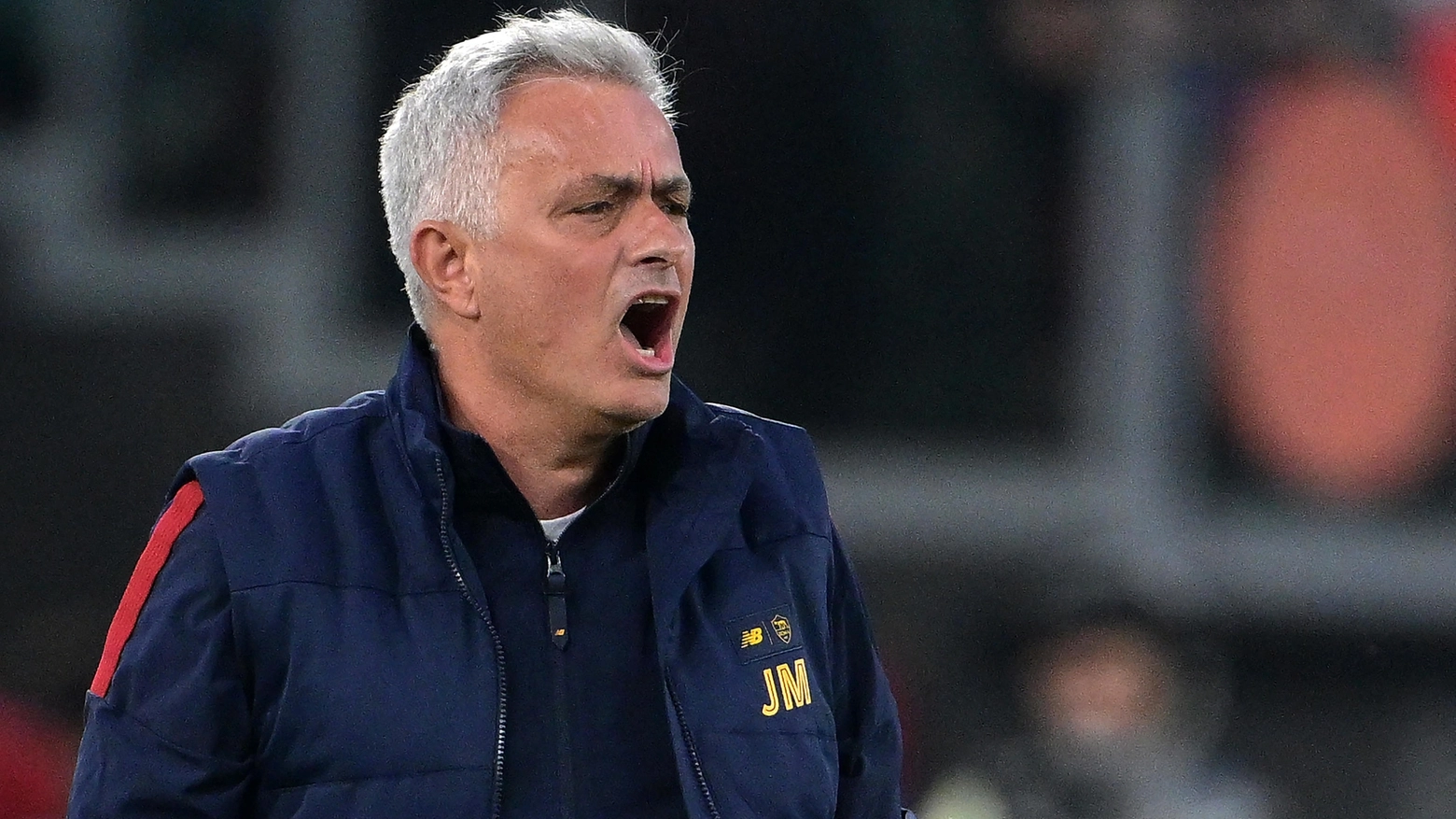 Dionisi vuole allontanare il fondo classifica, Mourinho: "Preoccupato dall'arbitro"